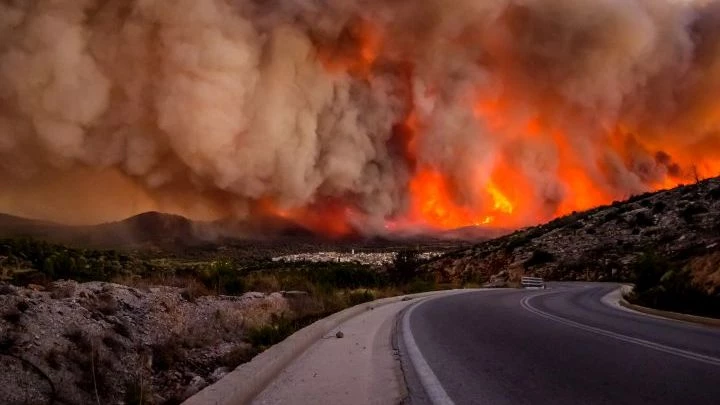 Δεν έχουν τσίπα! – Για χαρτιά και παϊδάκια στελέχη των ΣΥΡΙΖΑΝΕΛ τις ώρες της εθνικής τραγωδίας – «Ξεγυμνώθηκαν» – Εικόνες που προκαλούν οργή